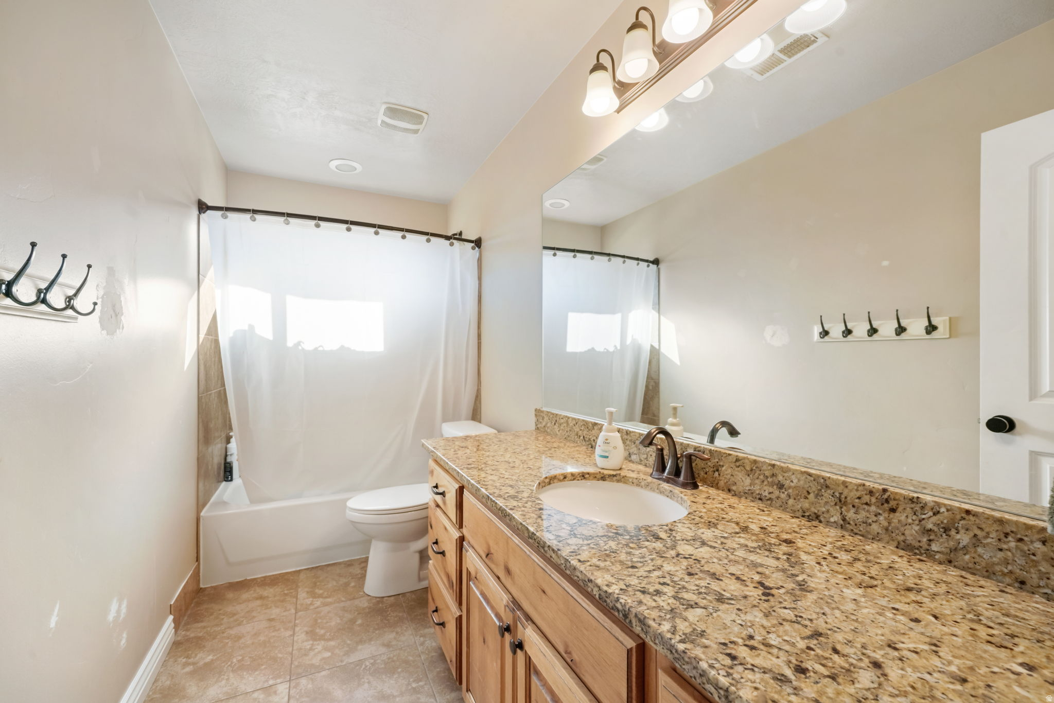 THE BENCHES - Residential