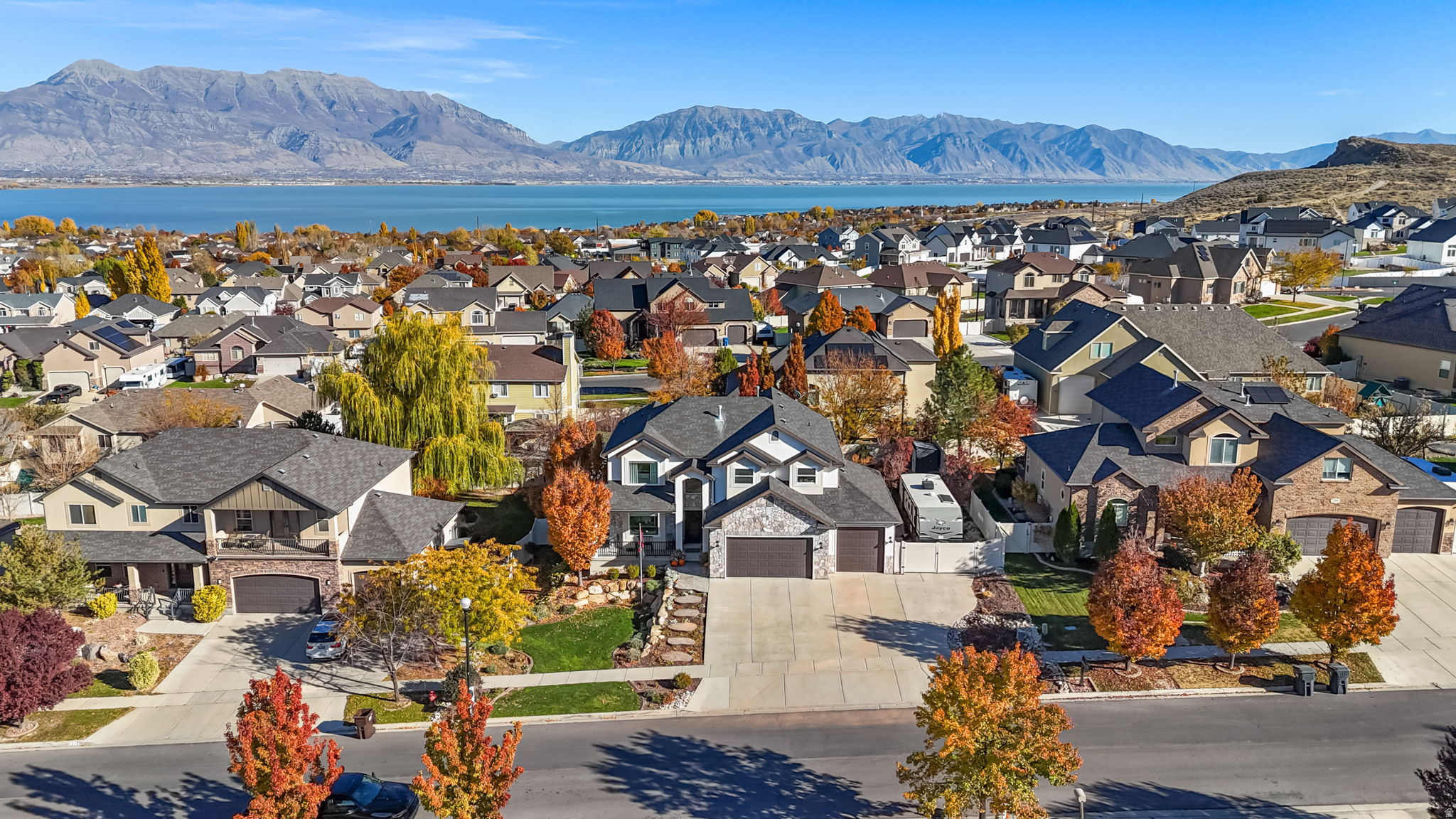 THE BENCHES - Residential