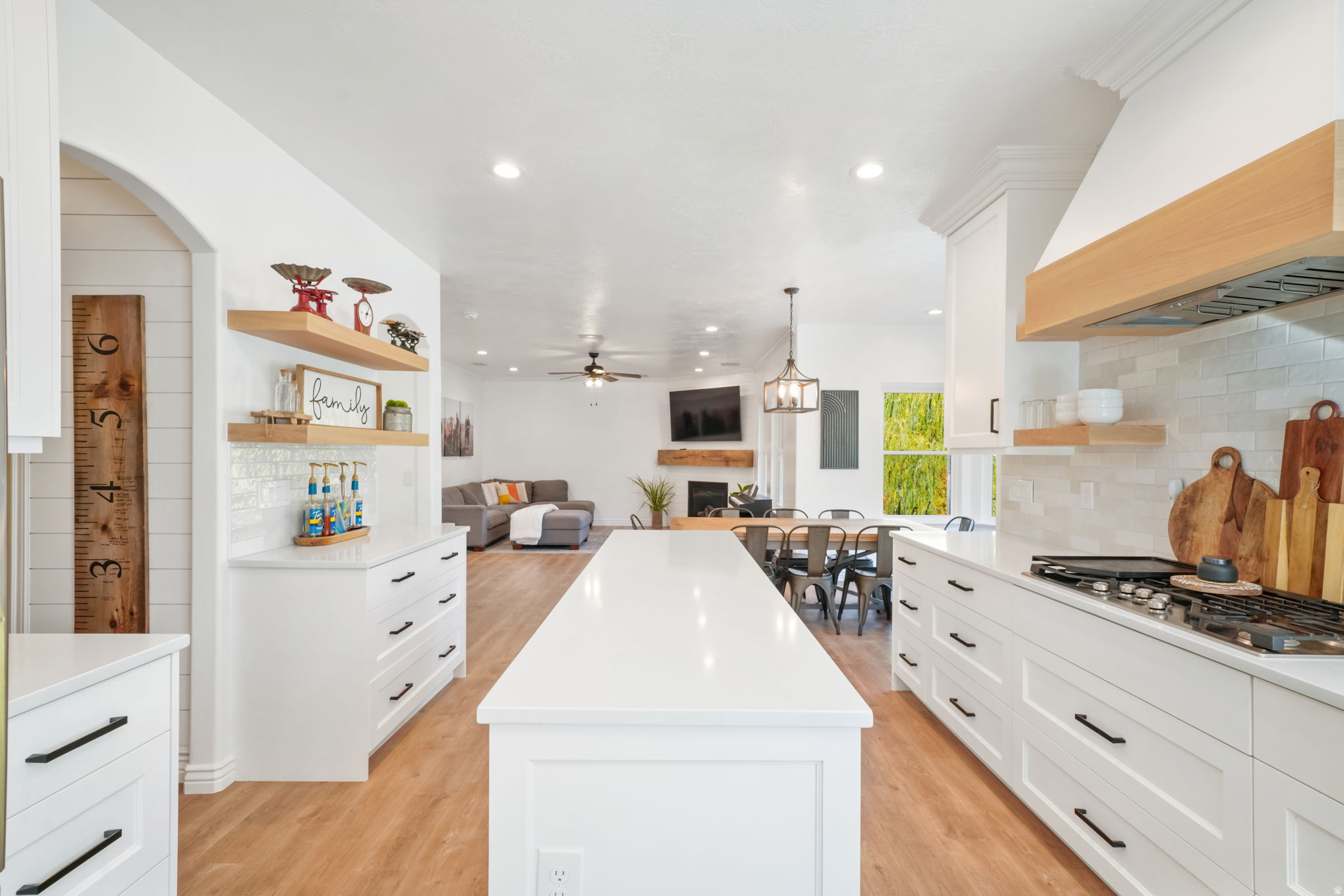 THE BENCHES - Residential