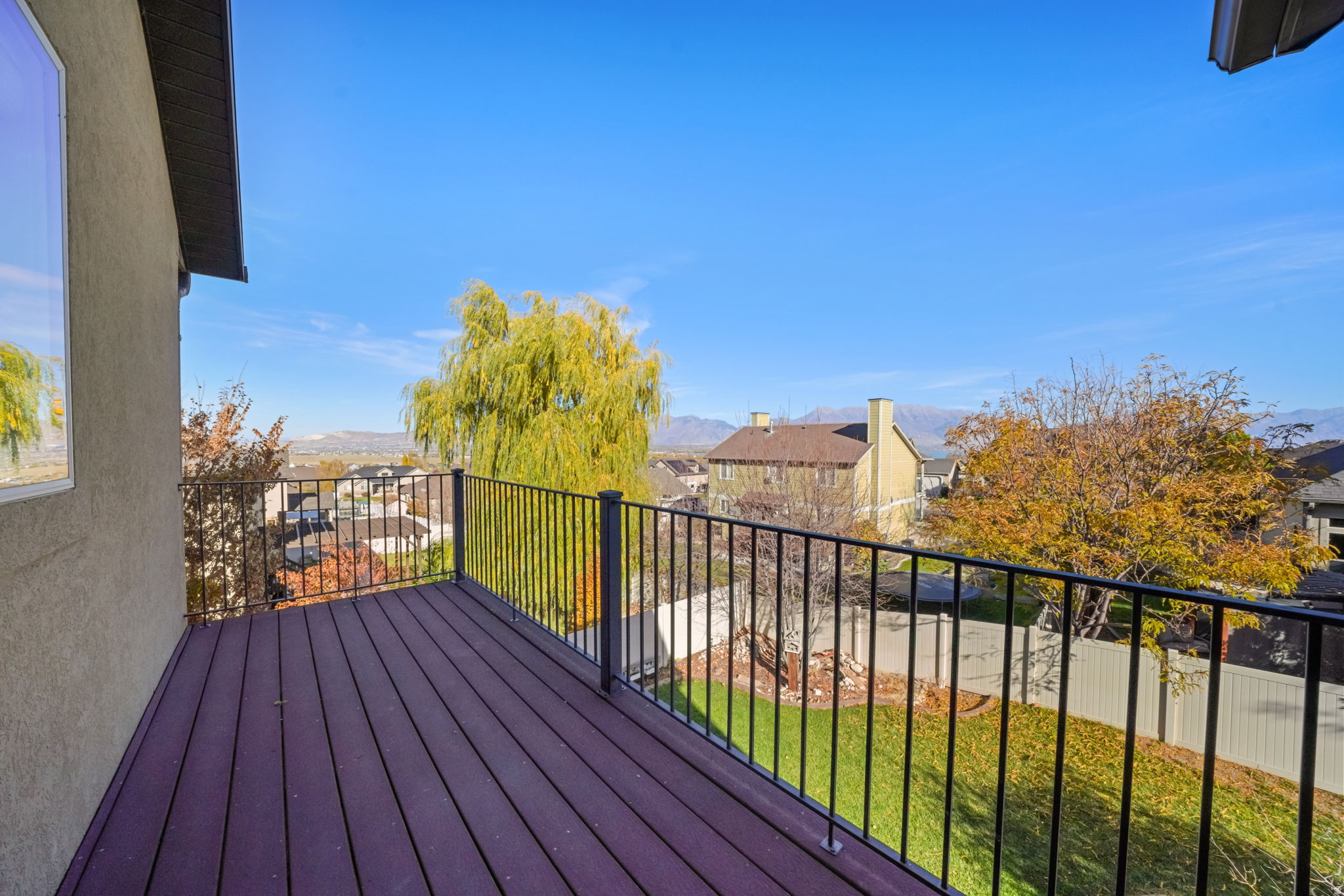 THE BENCHES - Residential