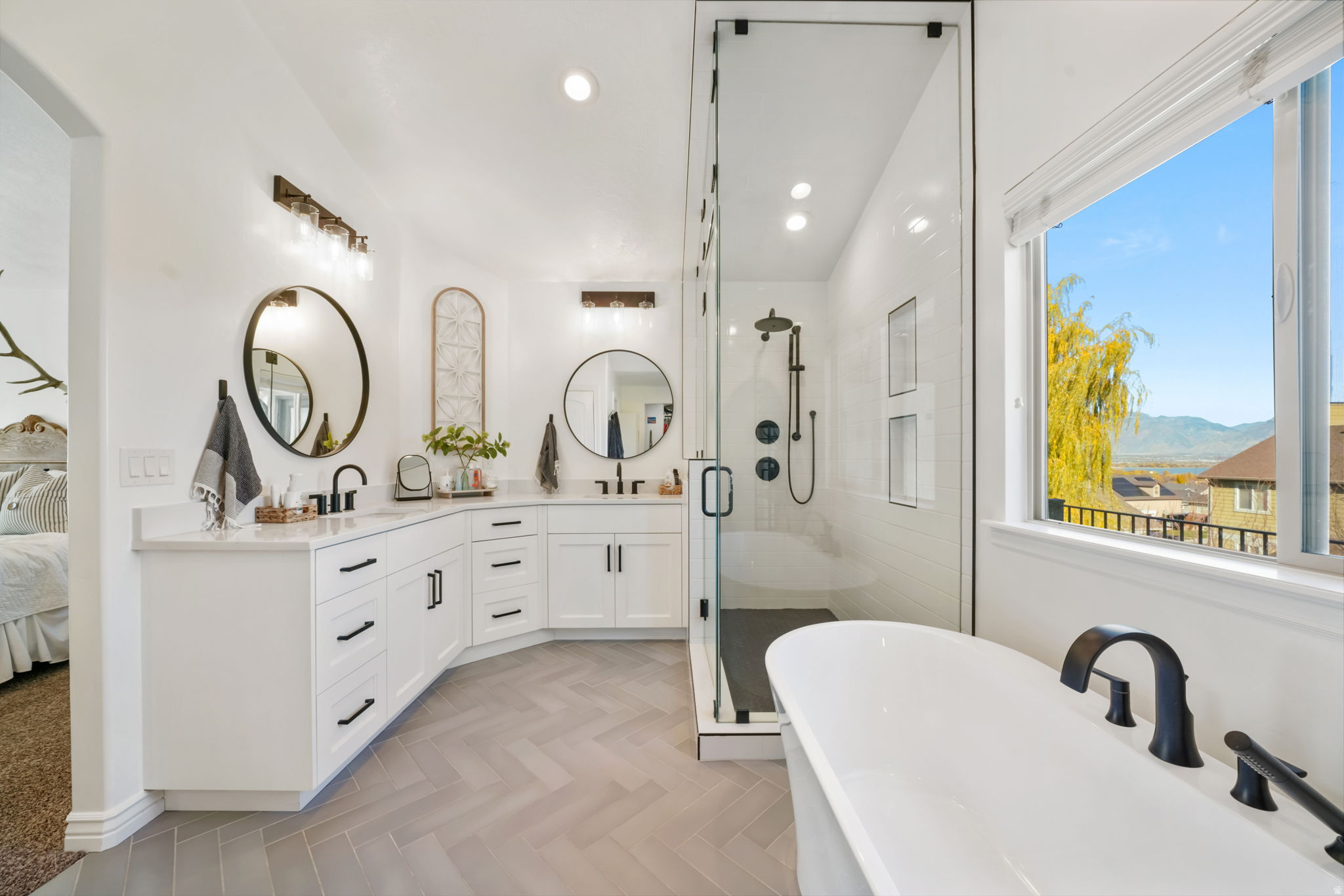 THE BENCHES - Residential