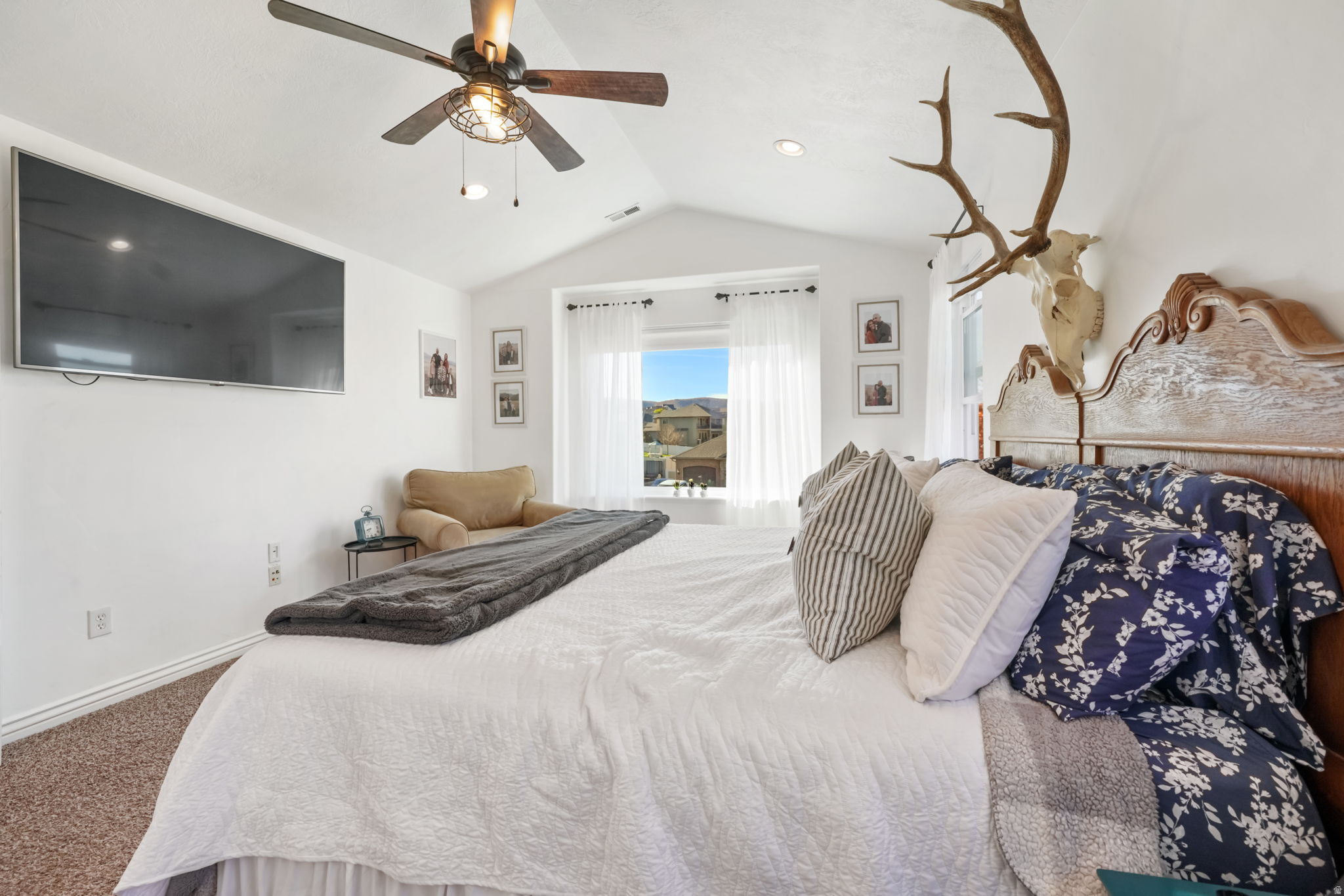 THE BENCHES - Residential