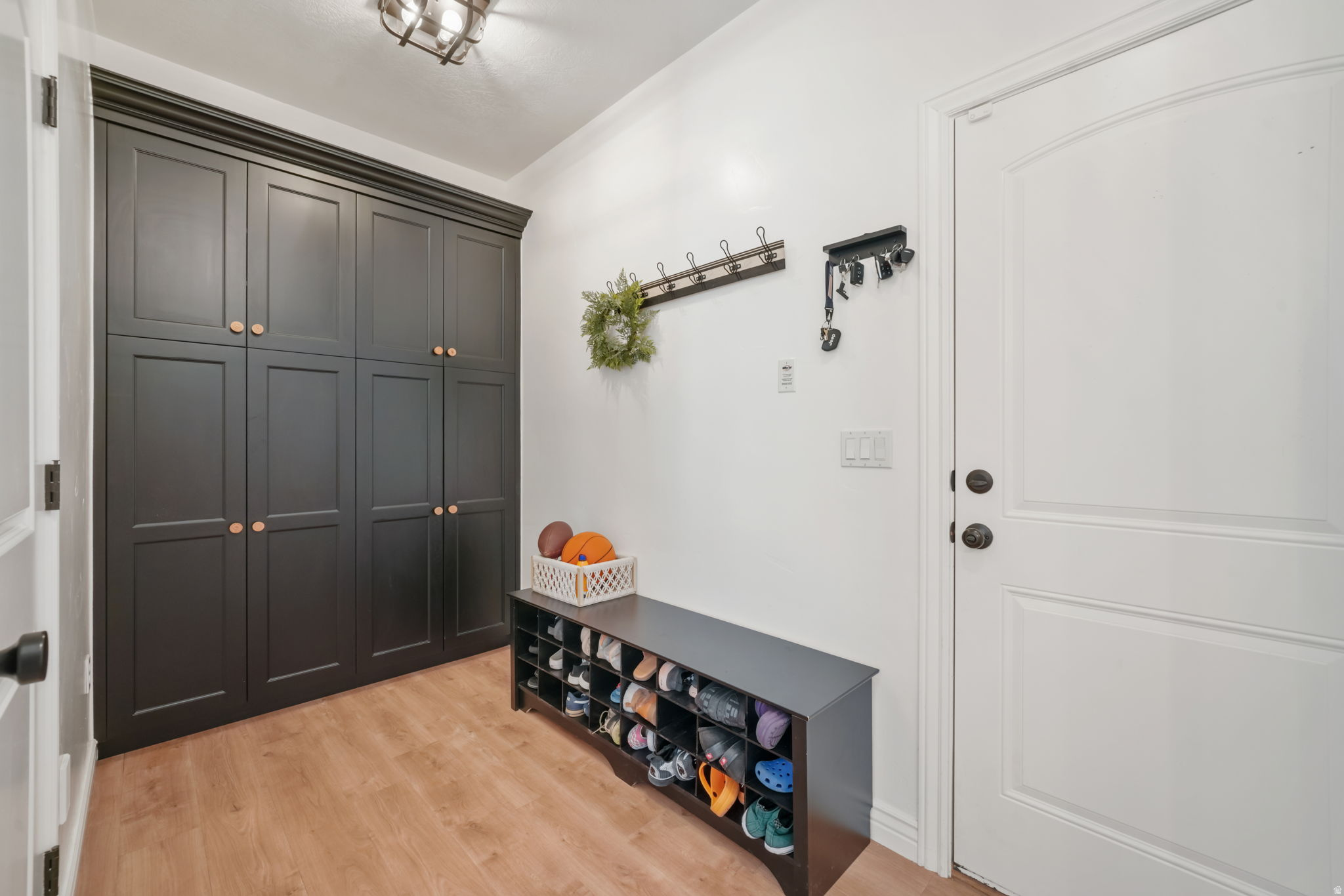 THE BENCHES - Residential