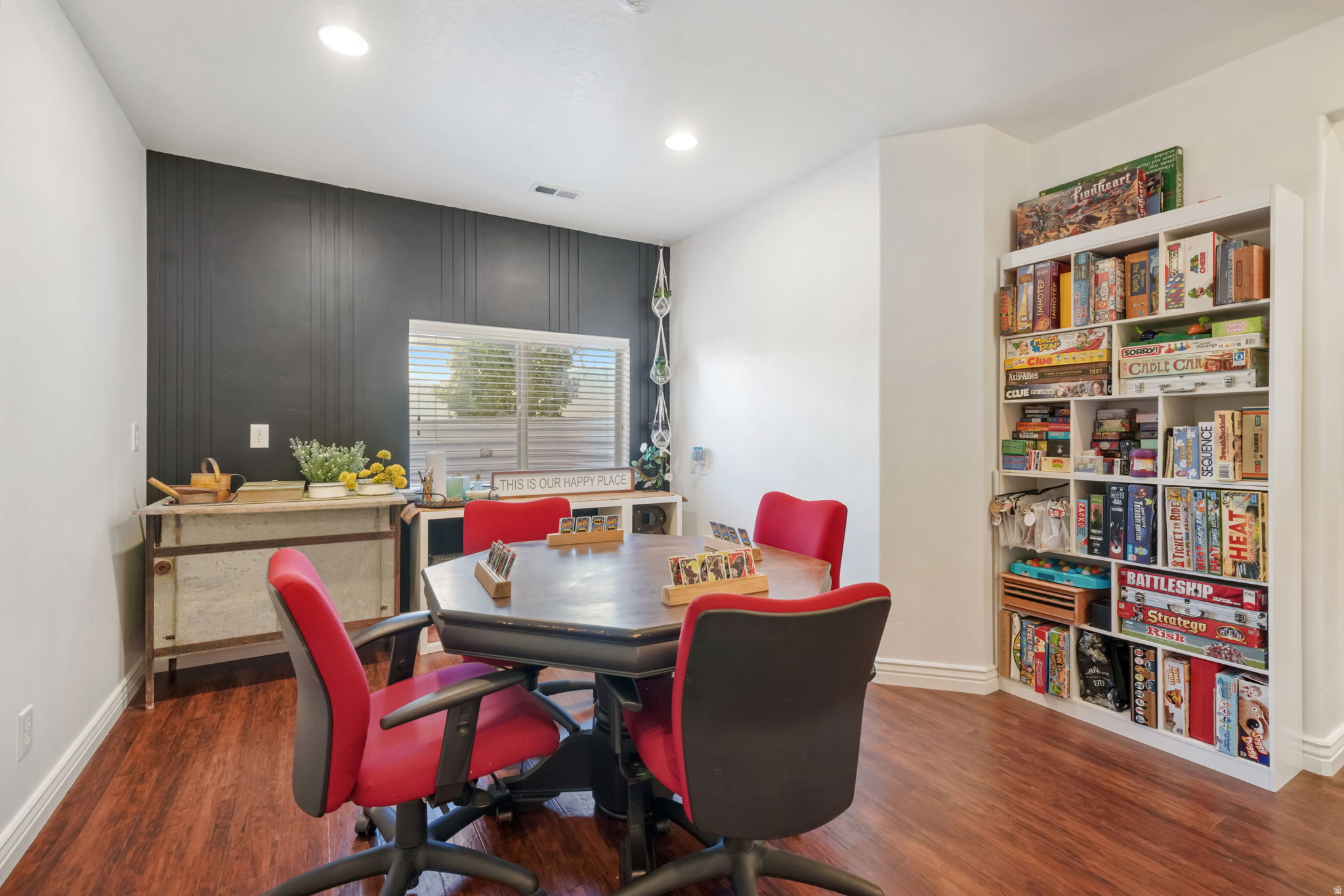 THE BENCHES - Residential