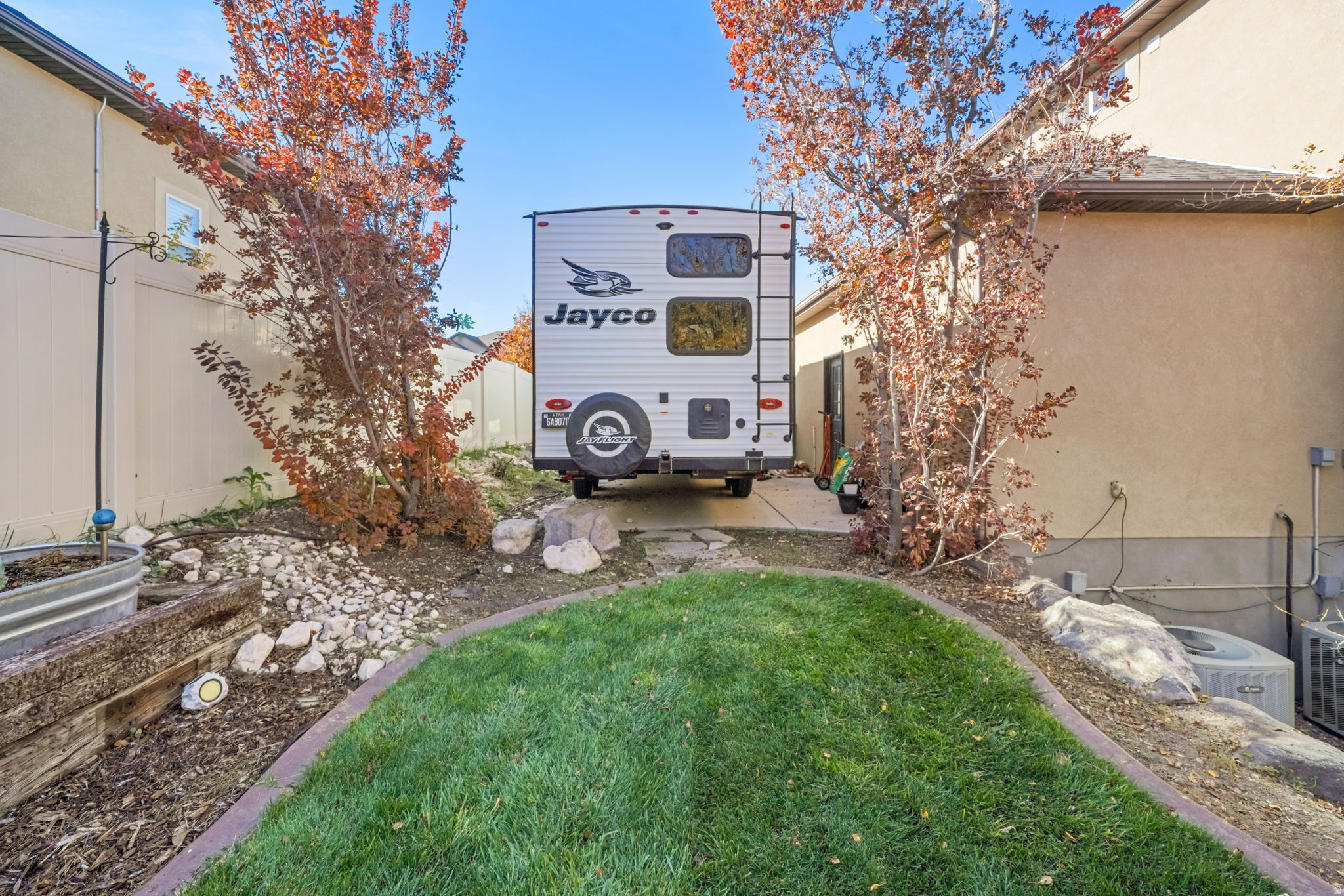 THE BENCHES - Residential