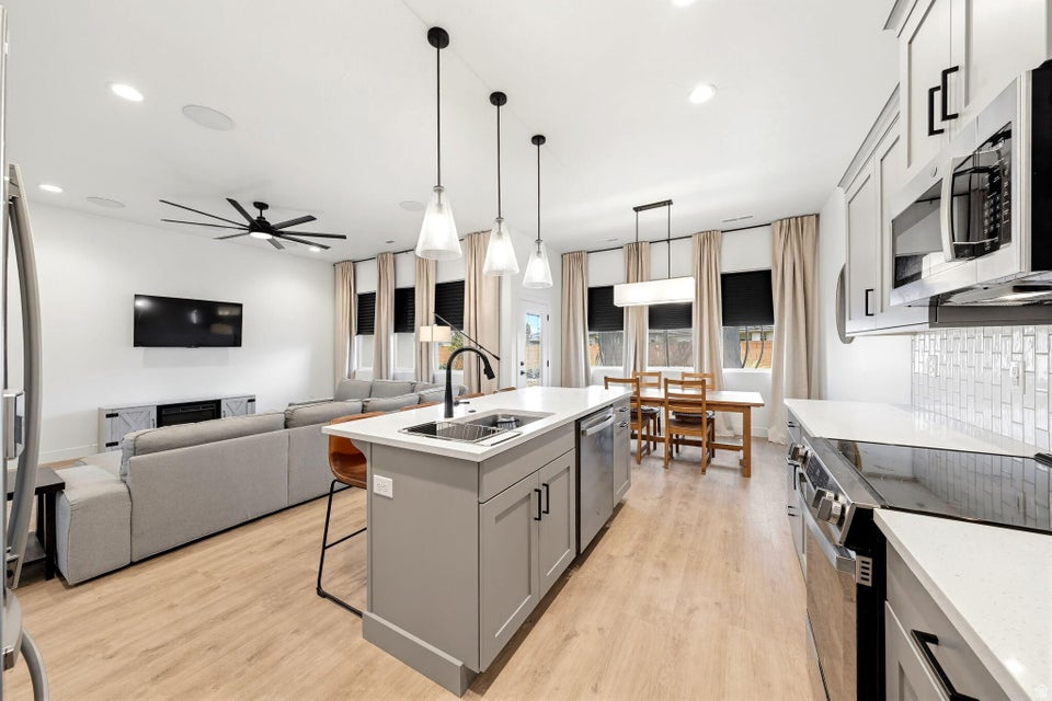 RIVERBEND AT SUNRISE VALLEY 3 AMD - Residential