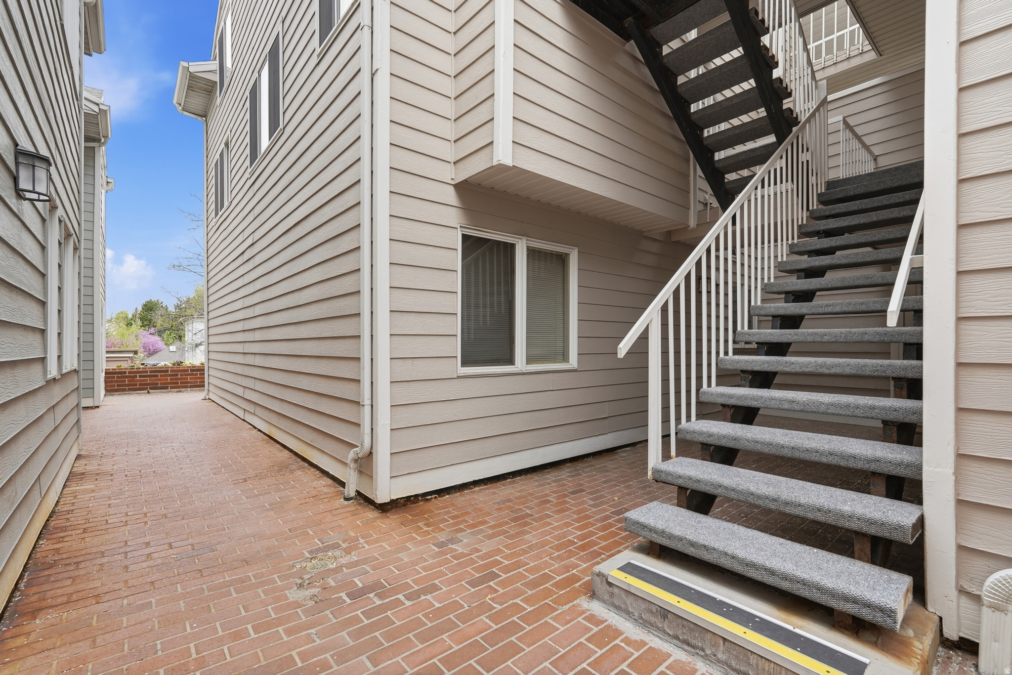 NEW ENGLAND CONDM - Residential