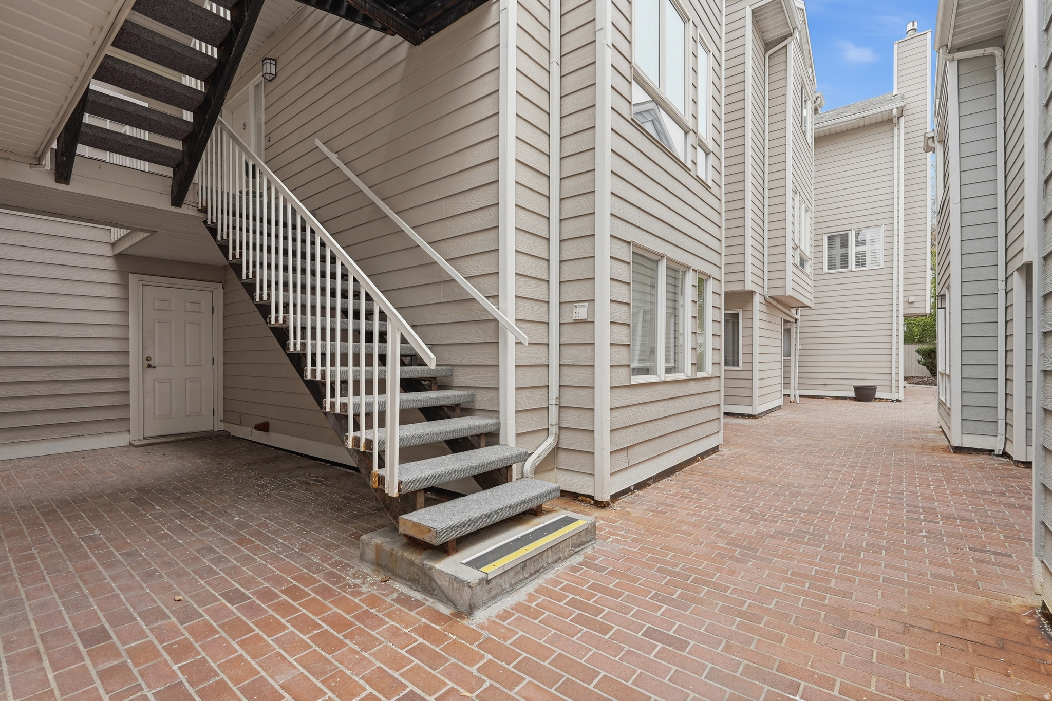 NEW ENGLAND CONDM - Residential