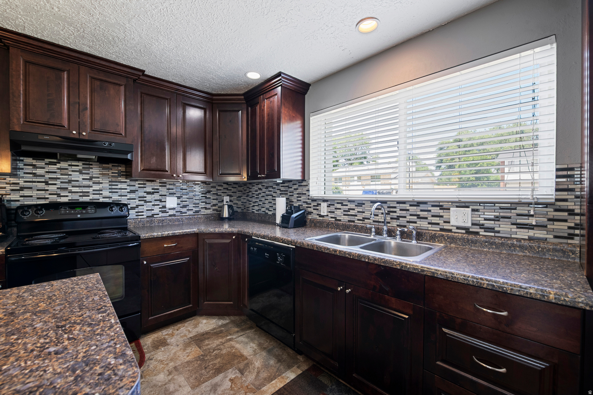 BONNIEBROOK ESTATES - Residential Income