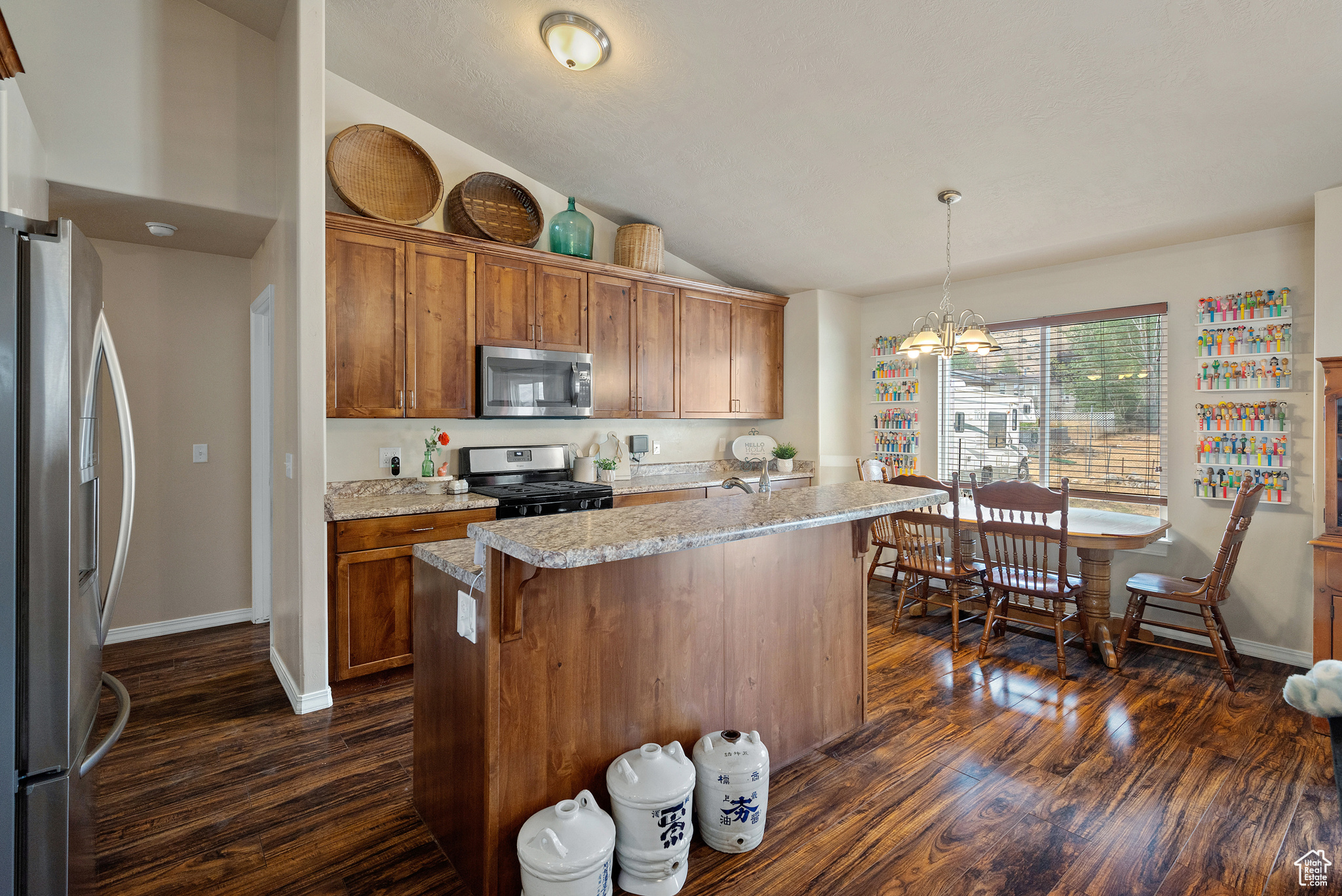 879 SUNDOWN LN