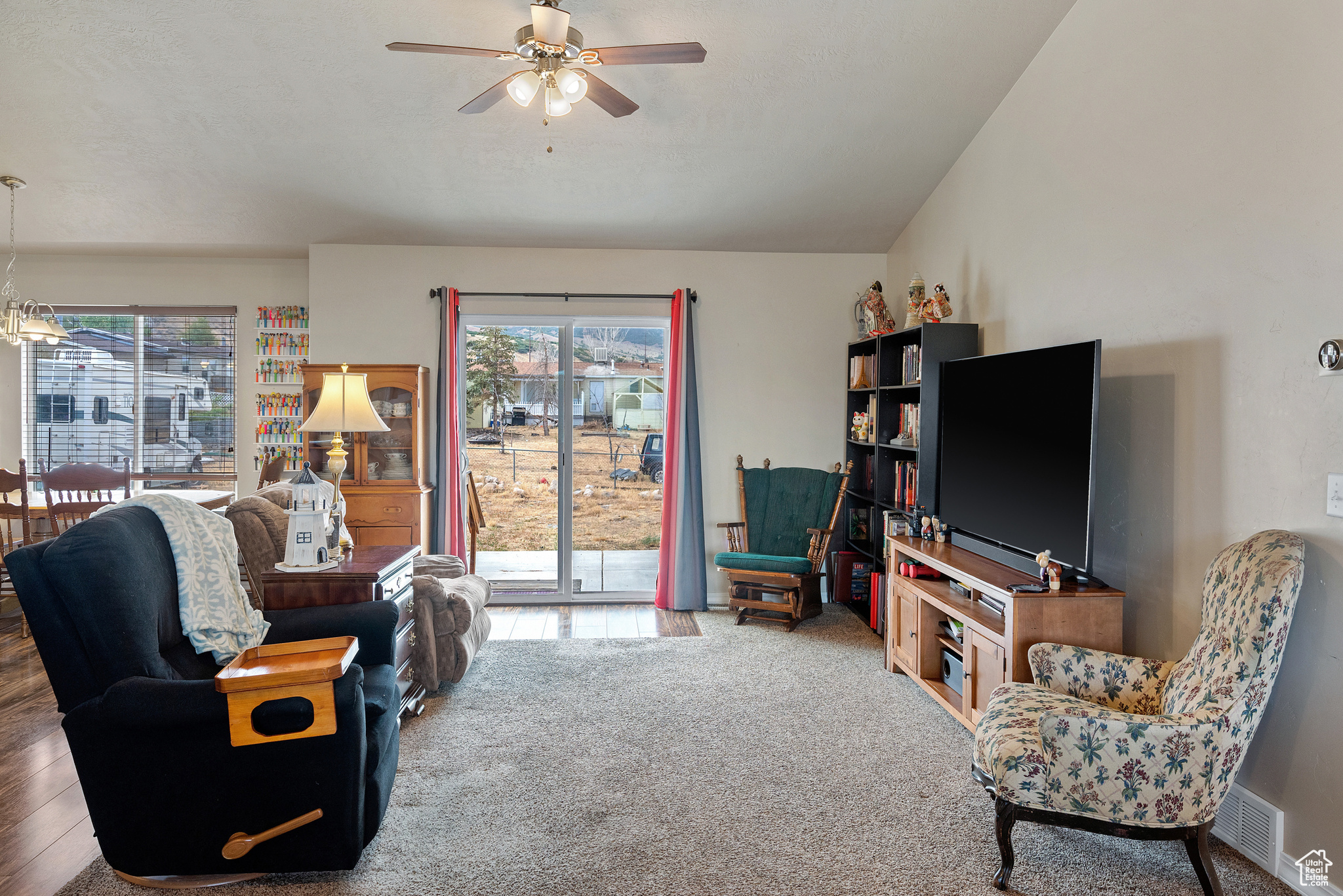 879 SUNDOWN LN