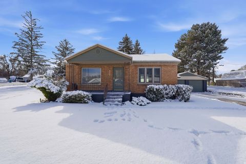 Photo of 403 HIGHLAND DR, Ogden, UT 84405 (MLS # 2138572)