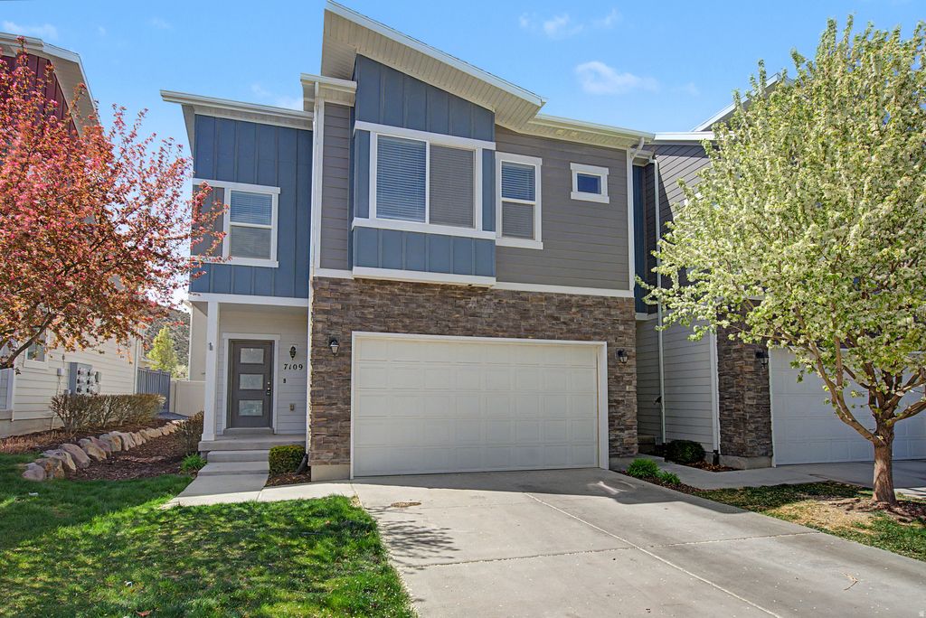 Photo of 7109 N MOUNTAIN FIELD DR, Eagle Mountain, UT 84005 (MLS # 2149962)