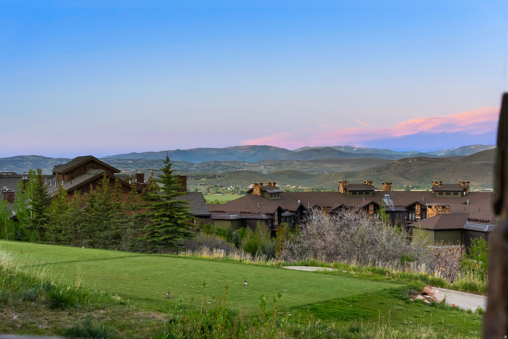 FAIRWAY SPRINGS SKI & GOLF VILLAS CONDO - Residential