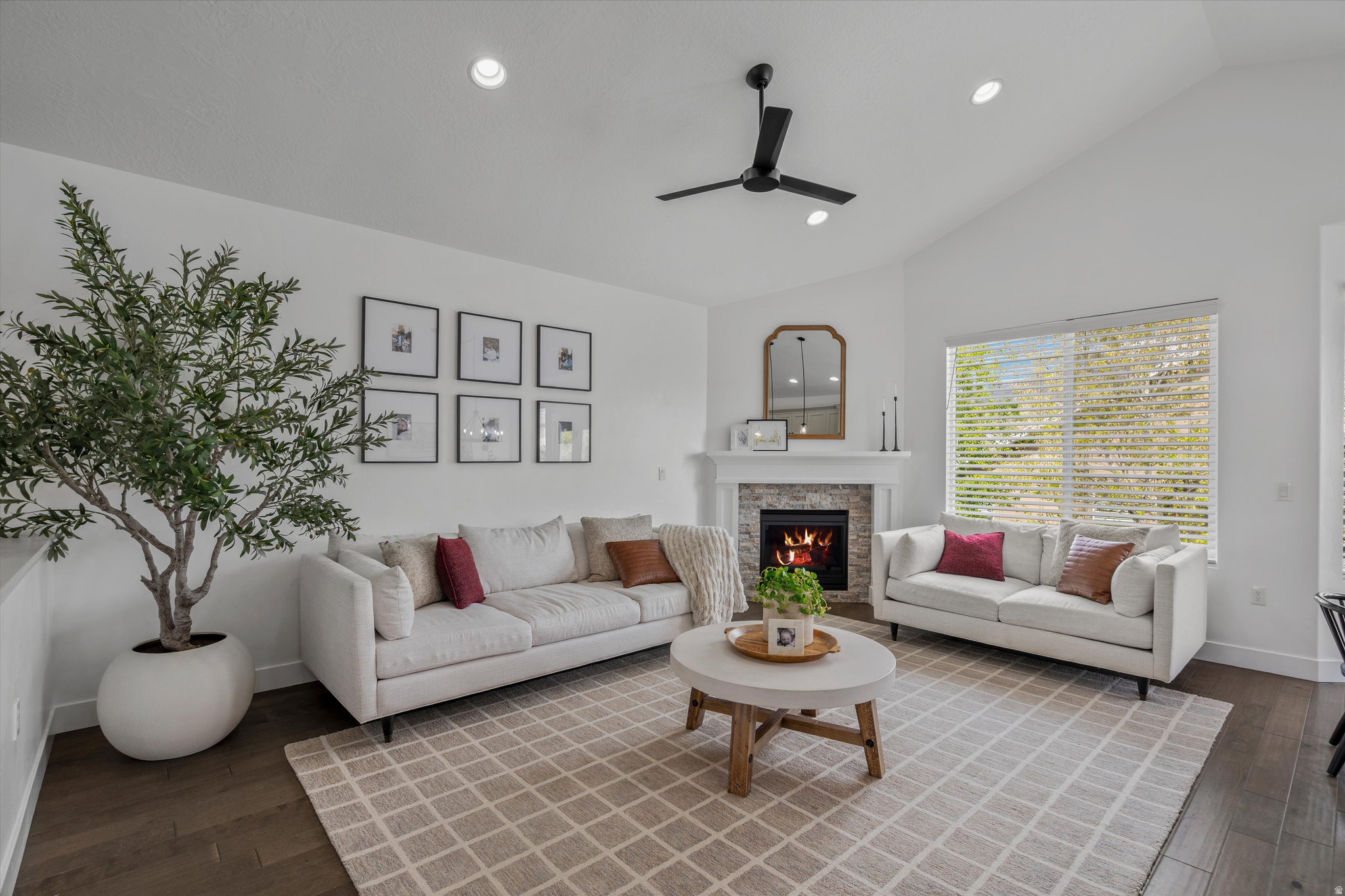 CANYON MEADOWS - Residential