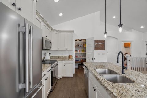 Tiny photo for 542 E PETERSEN PKWY S, South Weber, UT 84405 (MLS # 2154462)