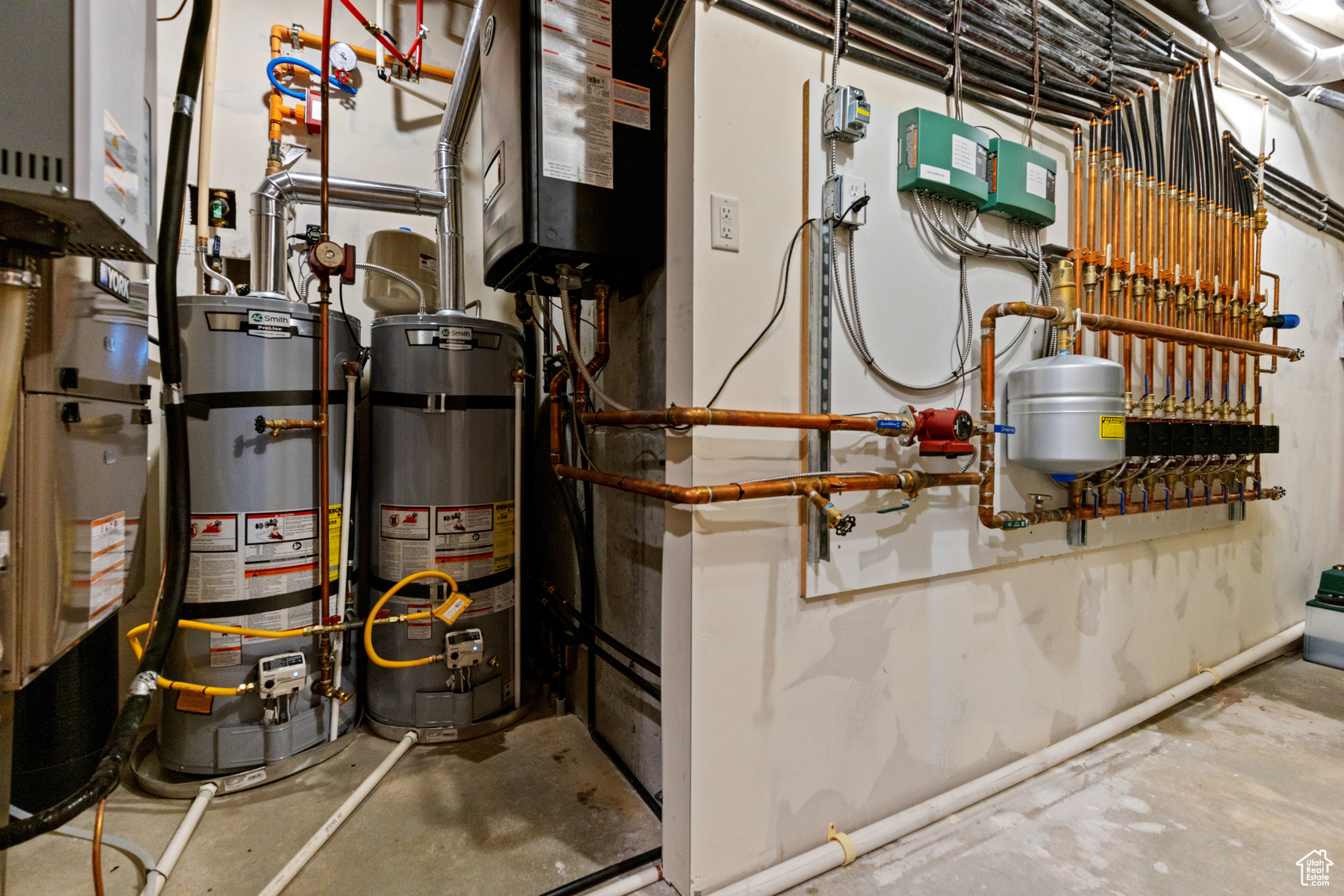 THE HIGHLANDS AT WOLF CREEK - Residential