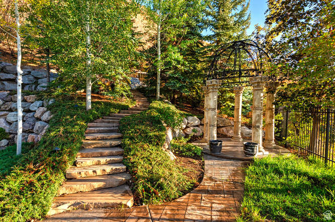 Sandy, Utah 84092, United States, 5 Bedrooms Bedrooms, ,6 BathroomsBathrooms,Residential,Active,224674