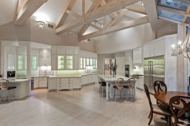 Sandy, Utah 84092, United States, 5 Bedrooms Bedrooms, ,6 BathroomsBathrooms,Residential,Active,224674