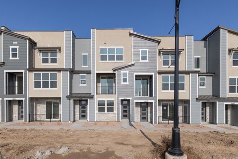 Photo of 6817 W HEART ROCK LN S #292, Herriman, UT 84096 (MLS # 2141506)