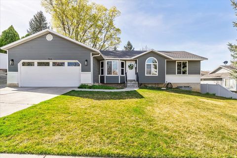 Photo of 966 E GRANITE PEAK DR, Sandy, UT 84094 (MLS # 2145966)
