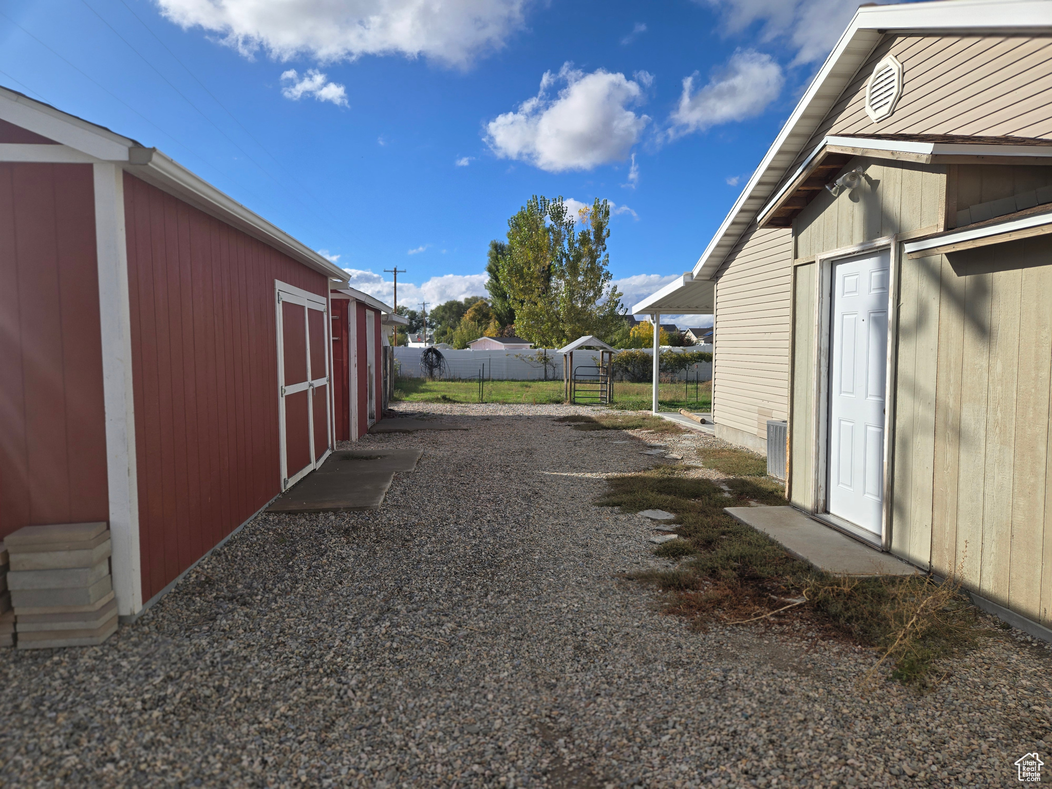 COUNTRY MEADOW - Residential