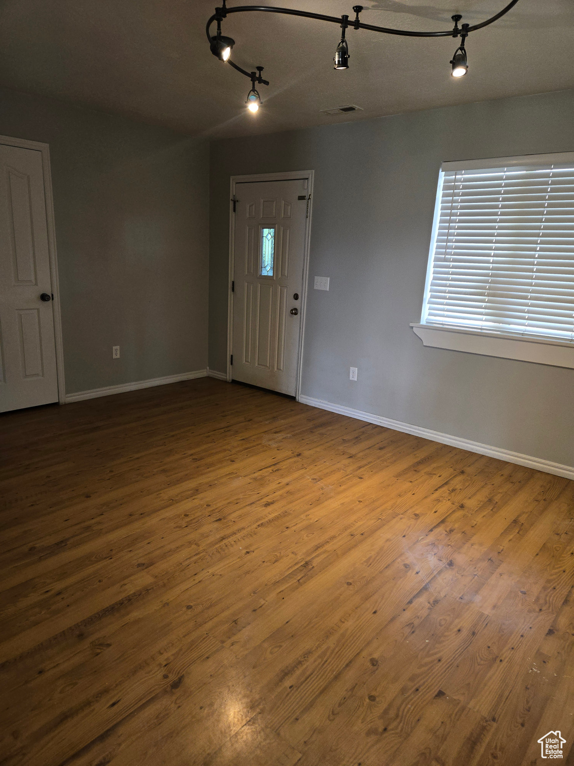 COUNTRY MEADOW - Residential