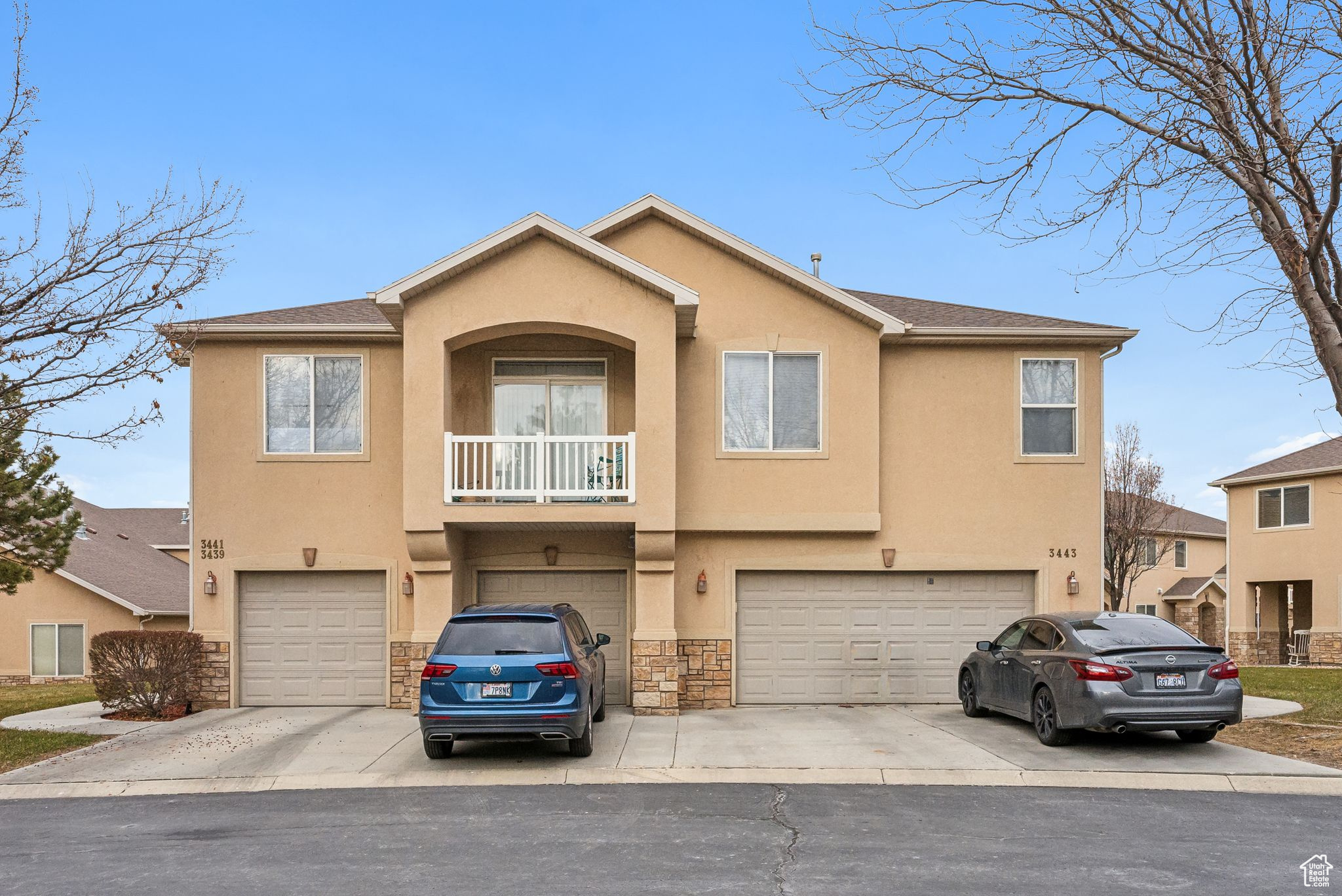 Adorable townhome featuring tons of natural light, spacious rooms, and plantation shutters throughout. Kitchen includes stainless steel appliances and the master bedroom a large walk in closet. Enjoy the community amenities and ease of access to the freeway with this pristine location.