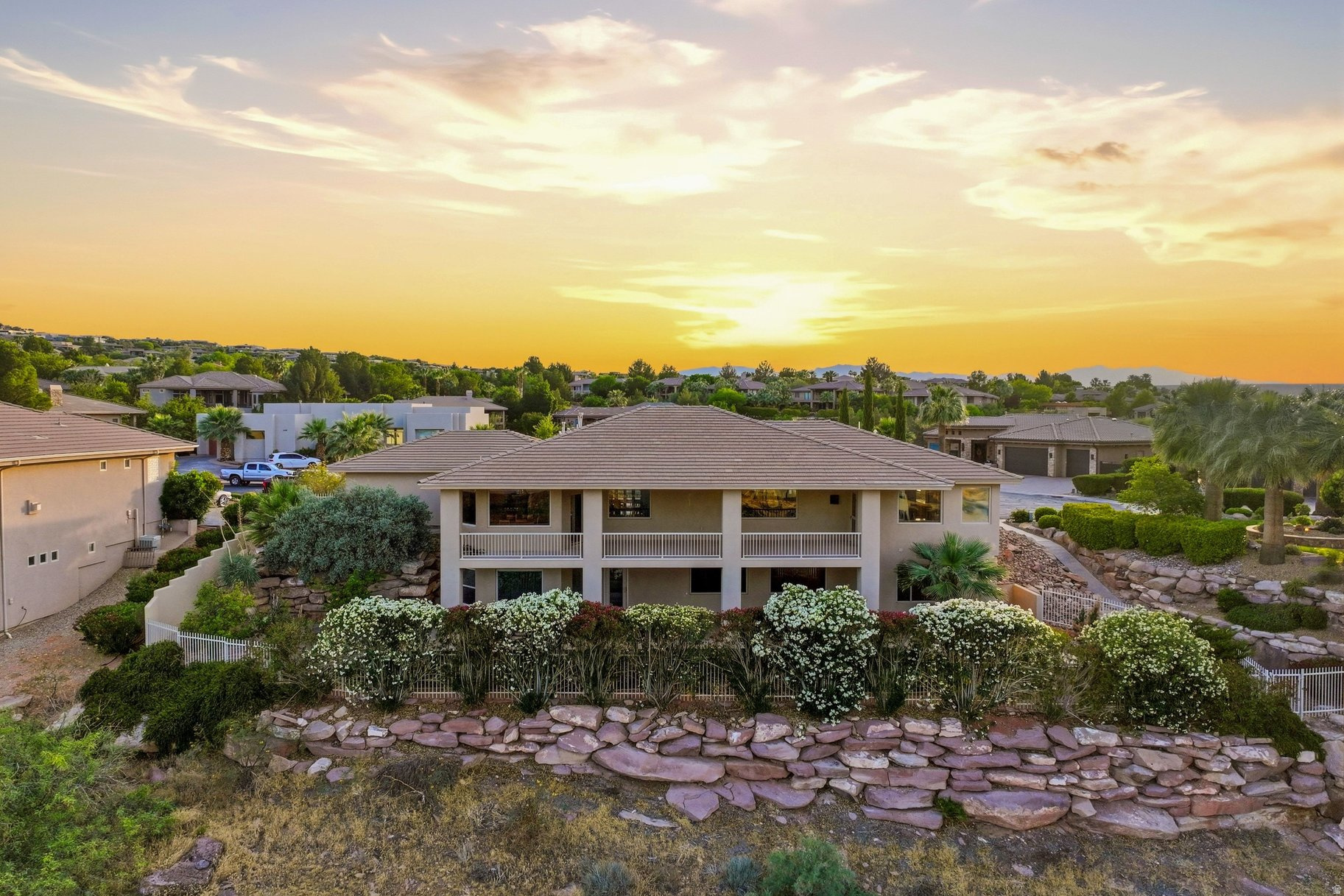 STONE CLIFF - Residential