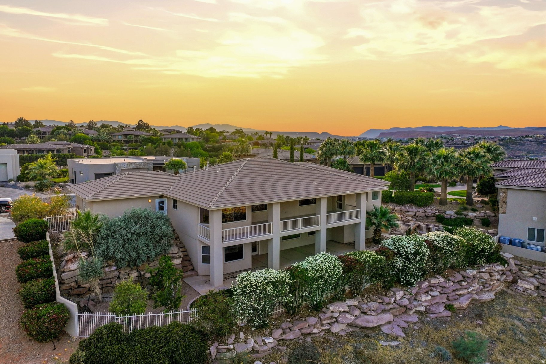 STONE CLIFF - Residential
