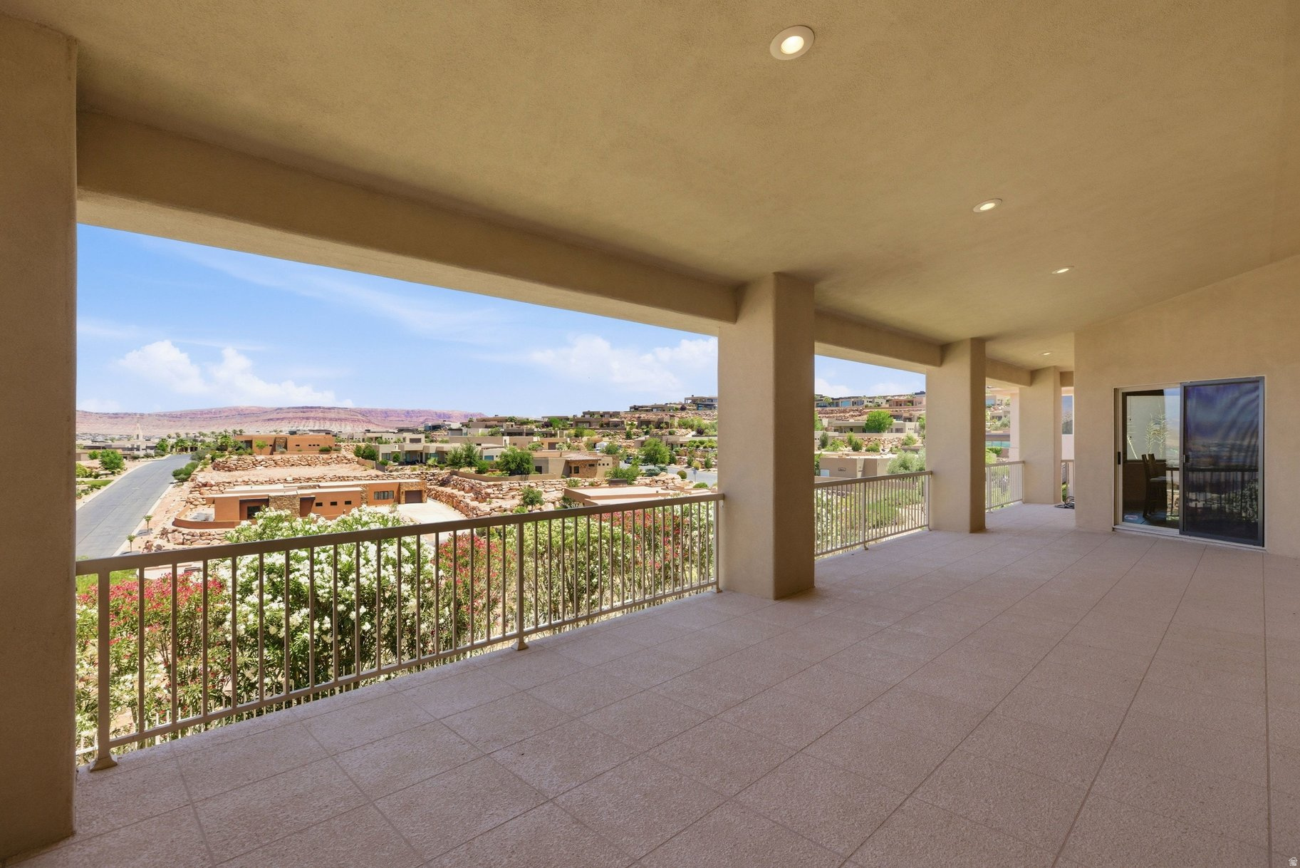 STONE CLIFF - Residential
