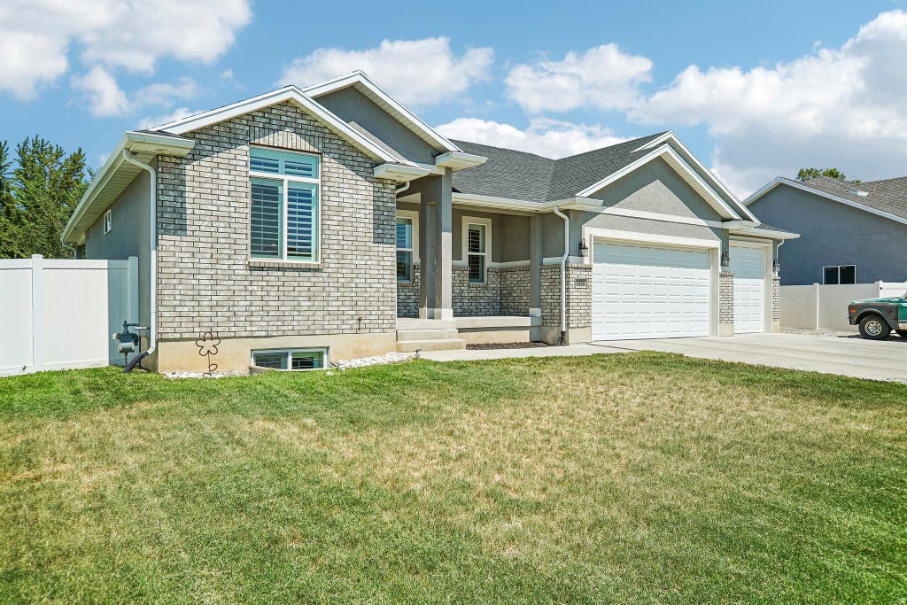 Photo of 1438 W 2535 N, Clinton, UT 84015 (MLS # 2176835)