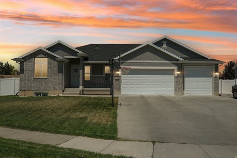 Tiny photo for 1438 W 2535 N, Clinton, UT 84015 (MLS # 2176835)