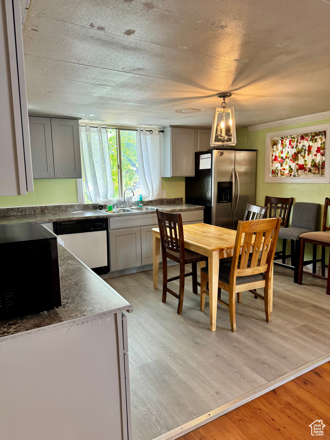 MOUNTAIN VIEW - Residential