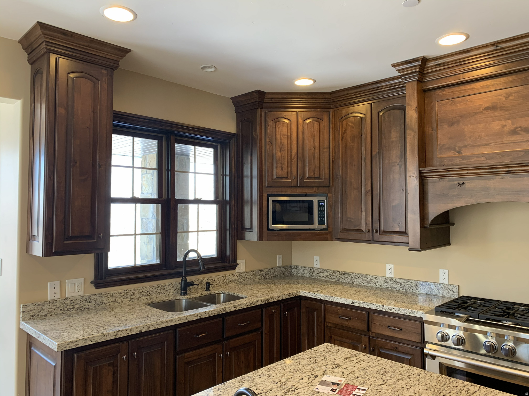 WOODLAND HILLS - Residential