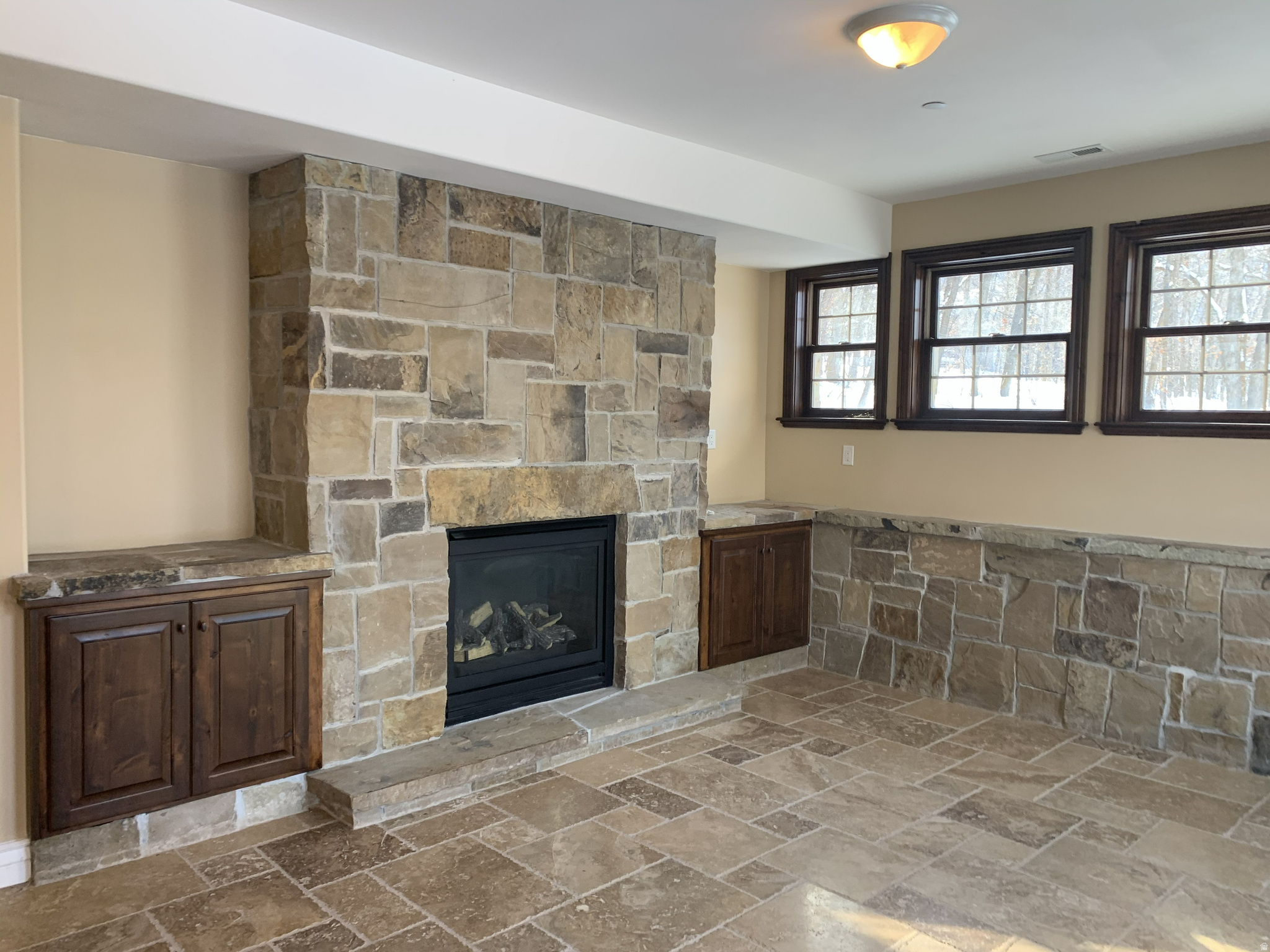 WOODLAND HILLS - Residential