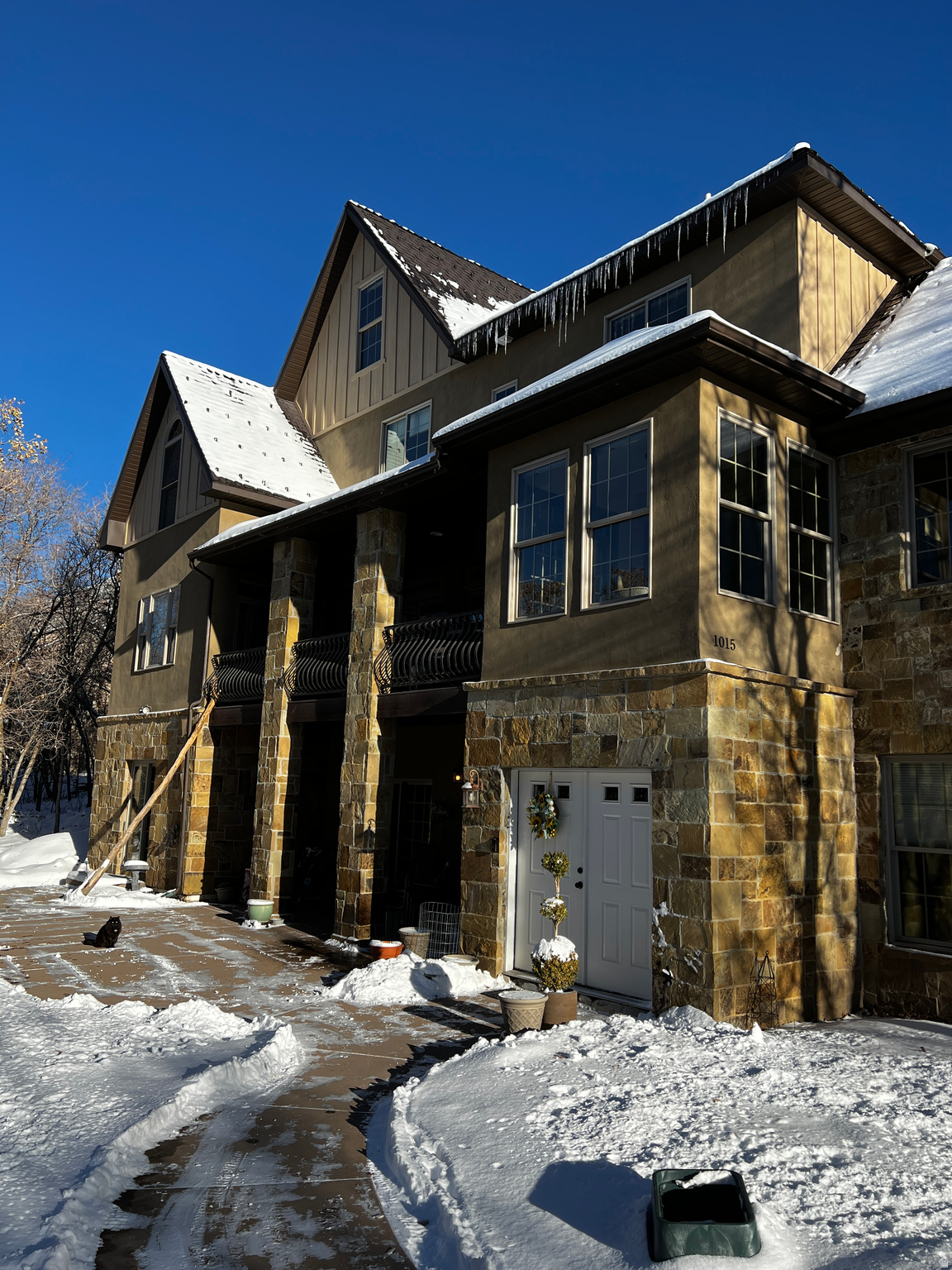 WOODLAND HILLS - Residential