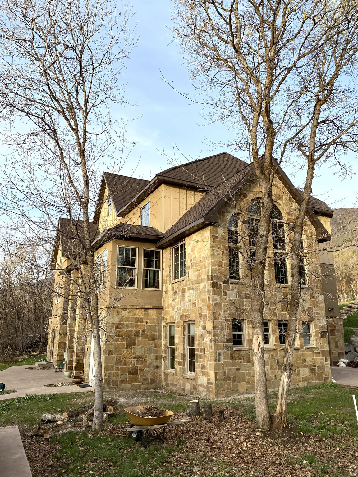WOODLAND HILLS - Residential
