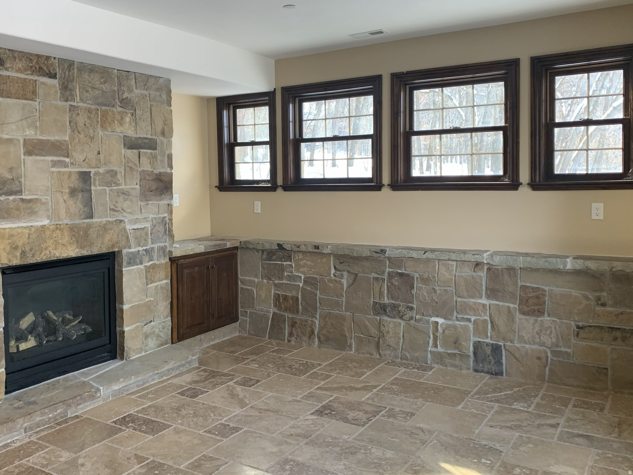 WOODLAND HILLS - Residential