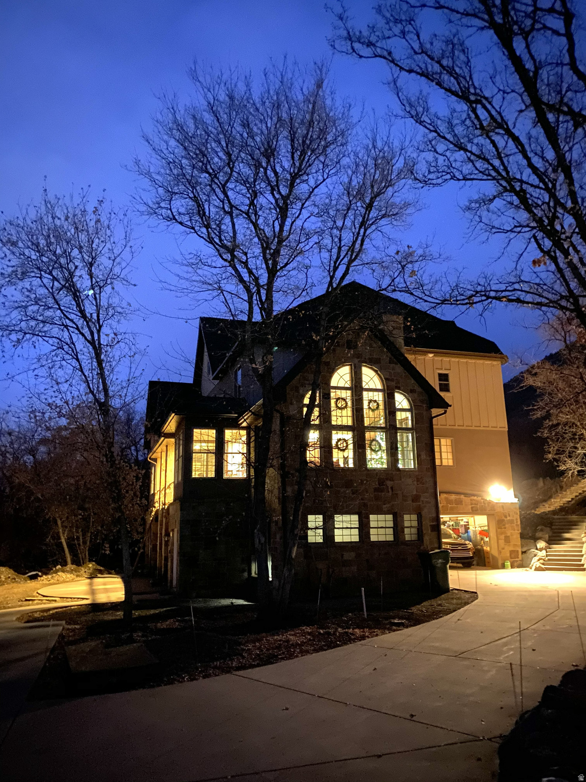 WOODLAND HILLS - Residential