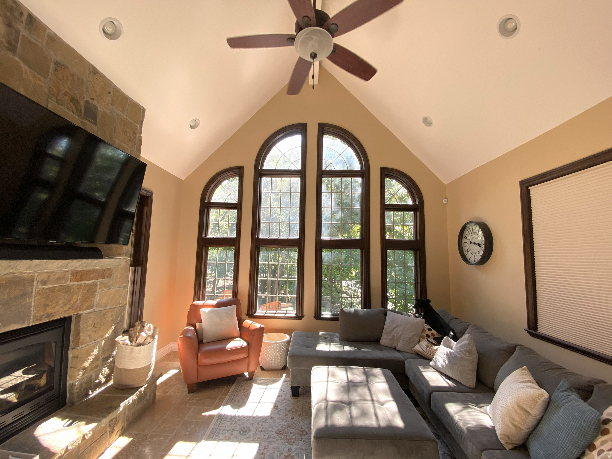 WOODLAND HILLS - Residential