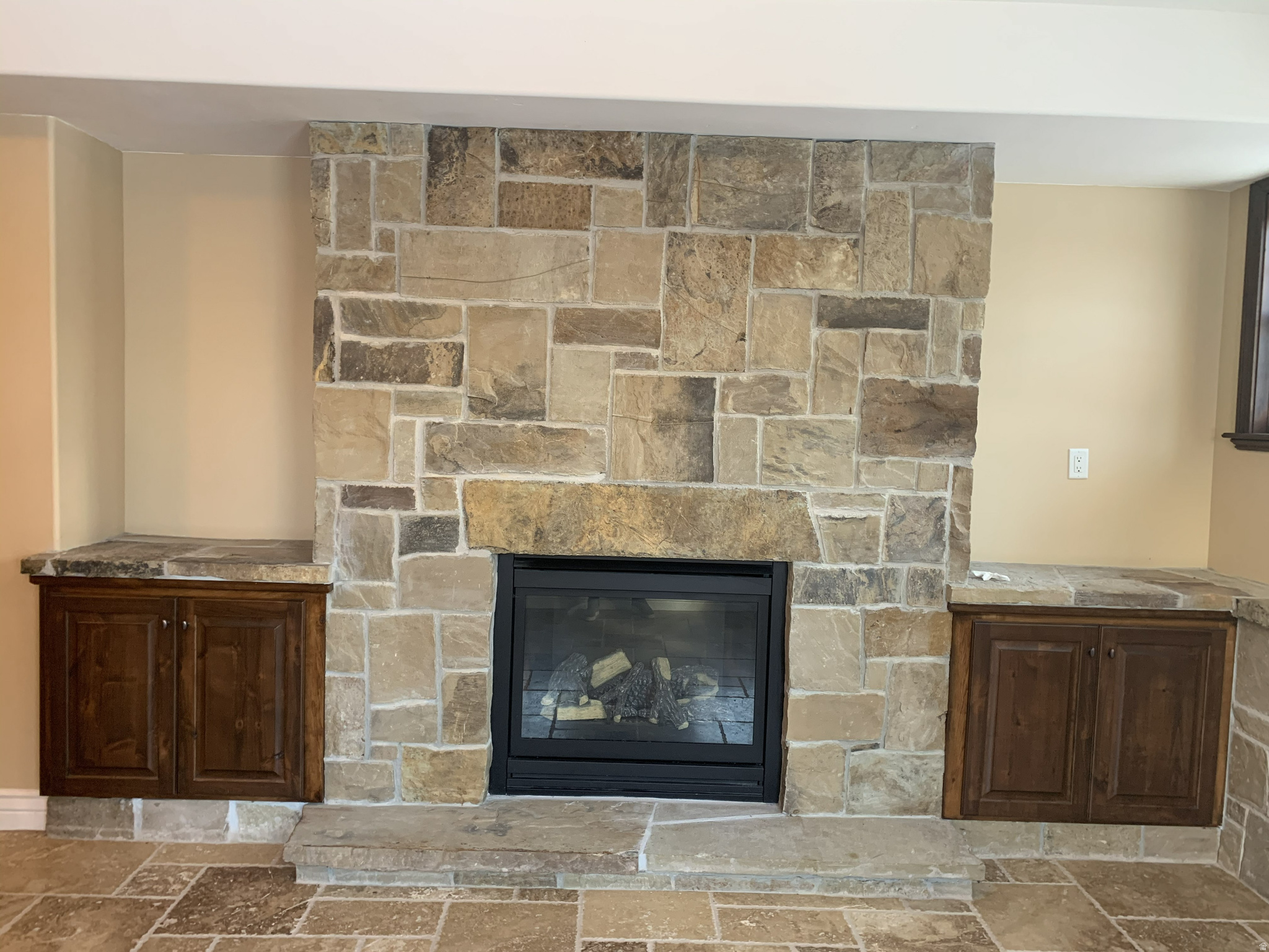 WOODLAND HILLS - Residential