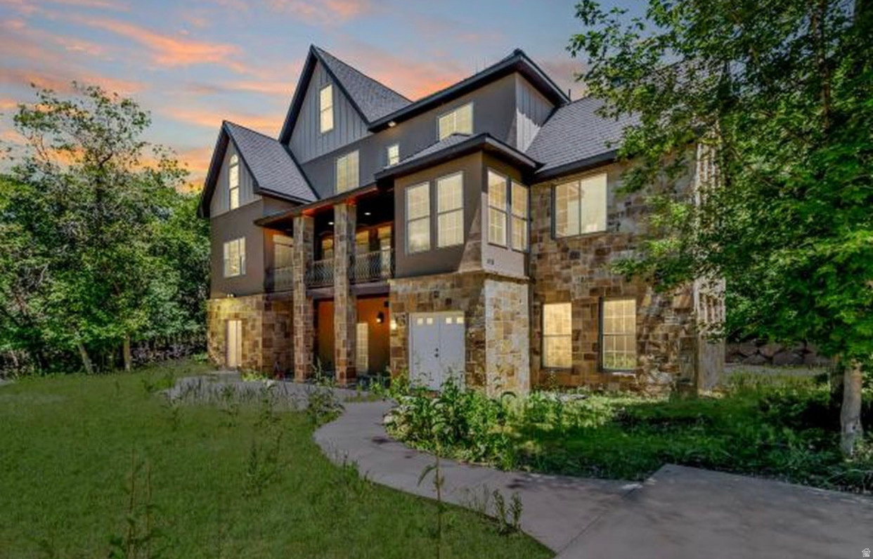 WOODLAND HILLS - Residential