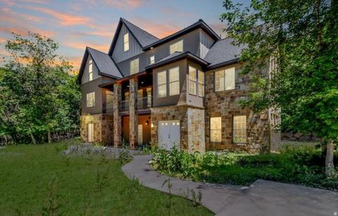 Photo of 1015 S SETTLEMENT DR E, Woodland Hills, UT 84653 (MLS # 2157582)