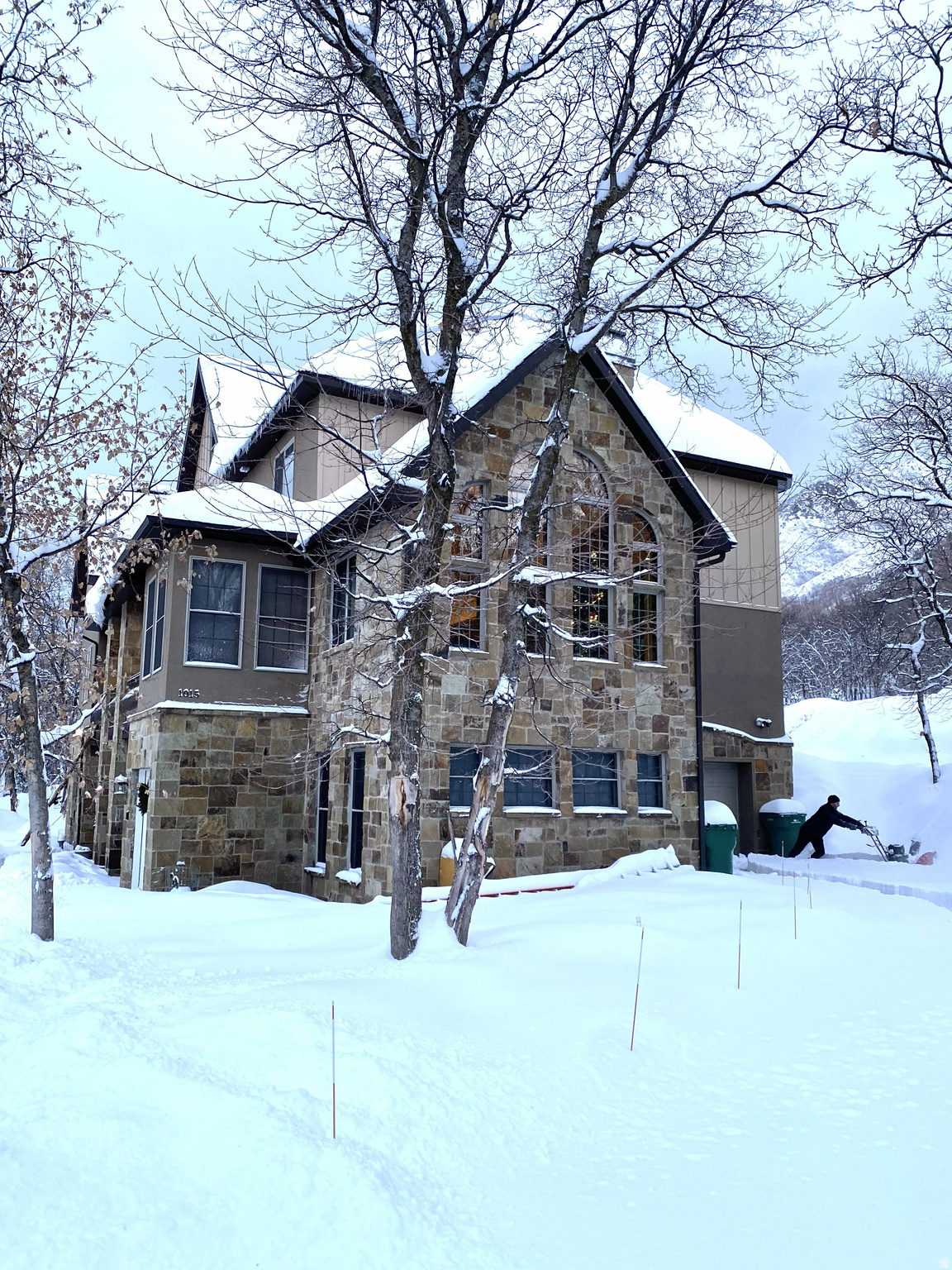 WOODLAND HILLS - Residential