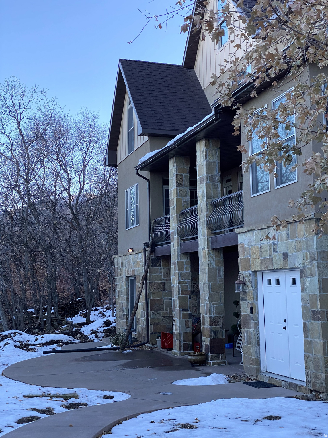 WOODLAND HILLS - Residential