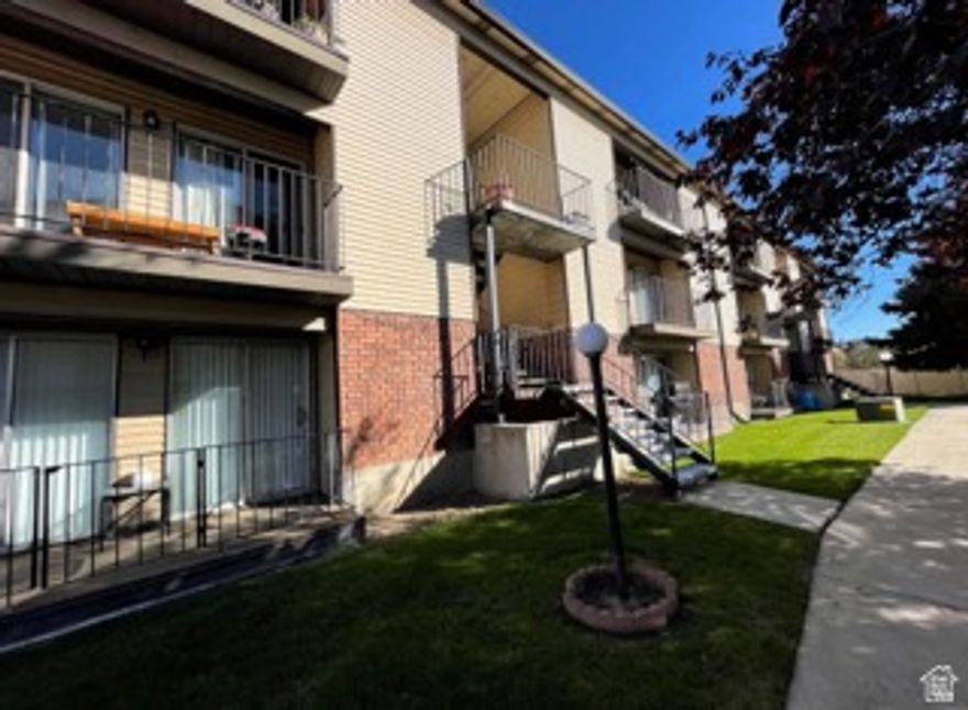 This location for this price, you gotta be crazy! Remodeled condo in great condition. Pictures speak for themselves. Large kitchen and family room. Washer, dryer and refrigerator are included.