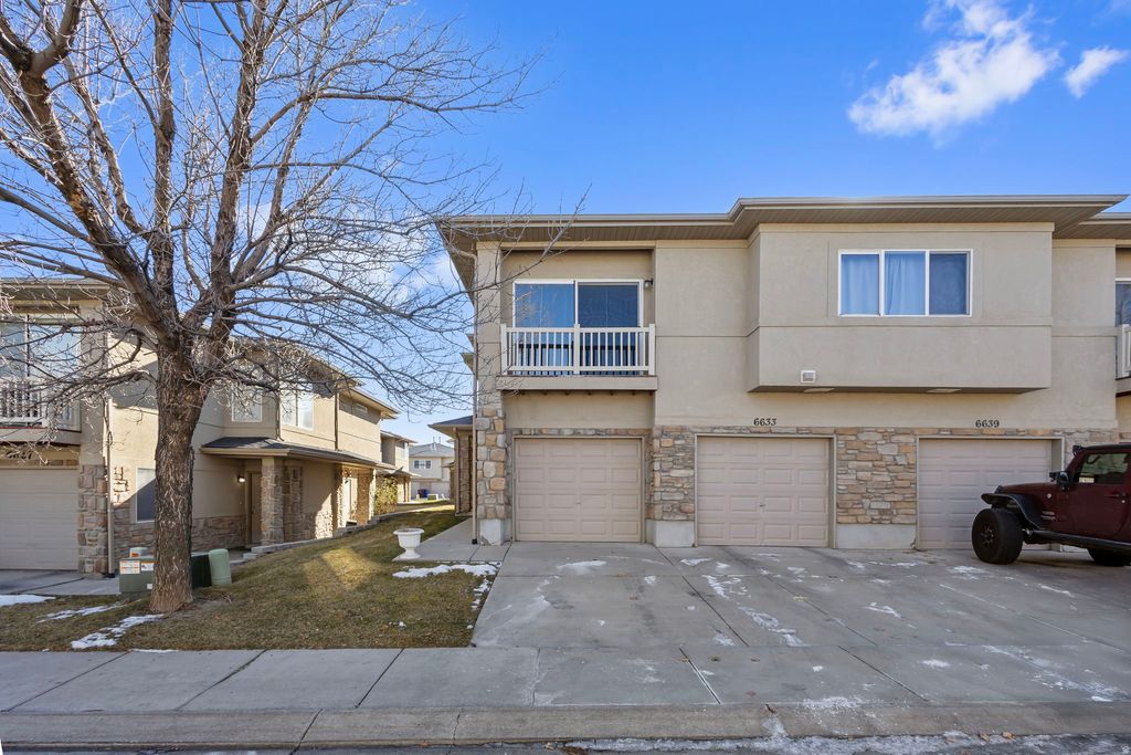 Photo of 6633 W IVY GABLE DR W, West Jordan, UT 84081 (MLS # 2133101)