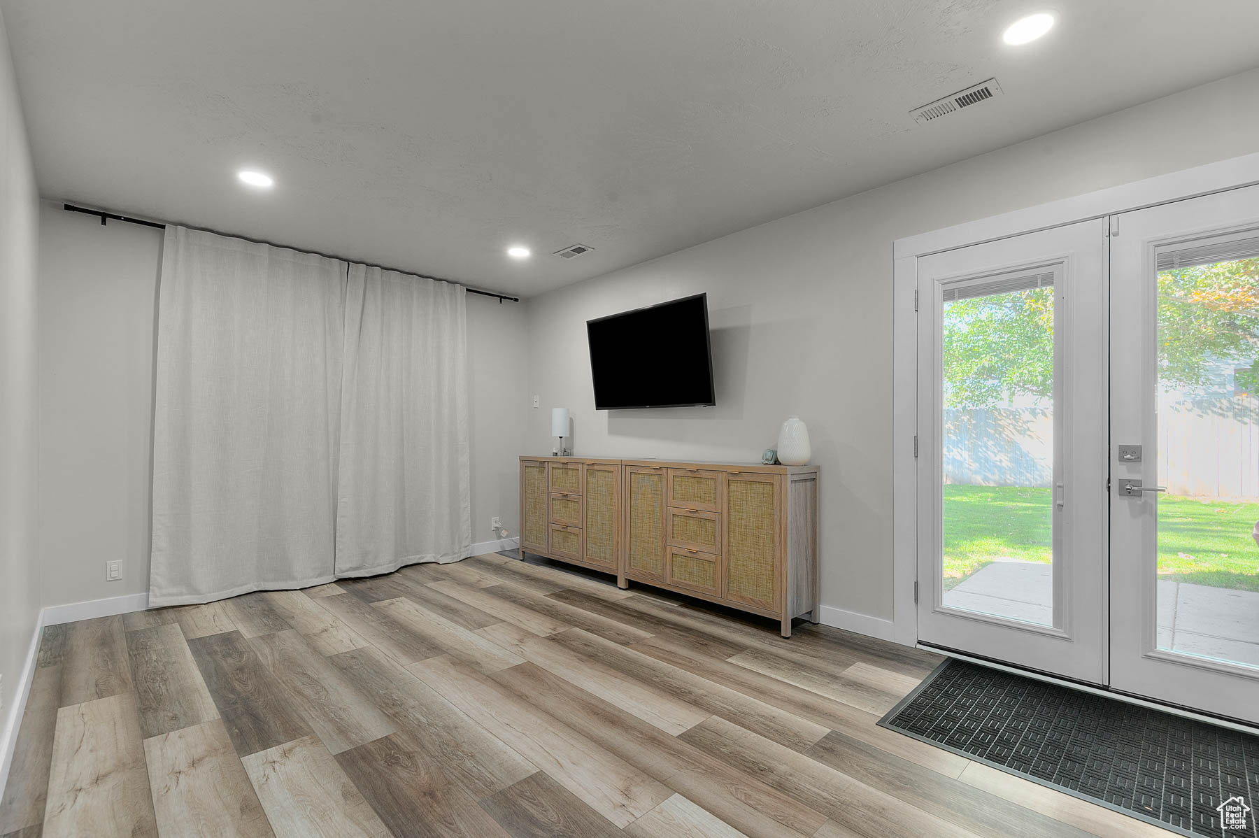 APRIL MEADOWS - Residential