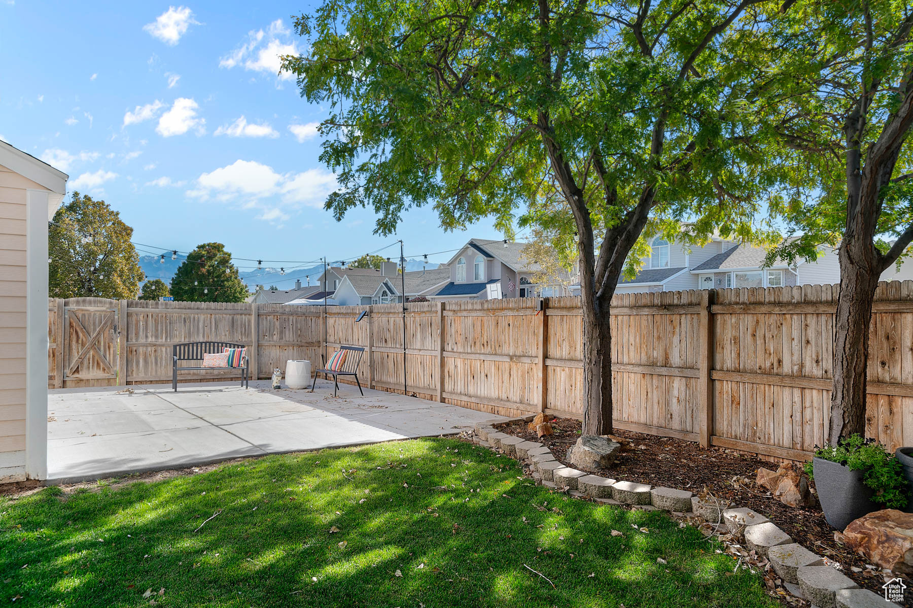 APRIL MEADOWS - Residential